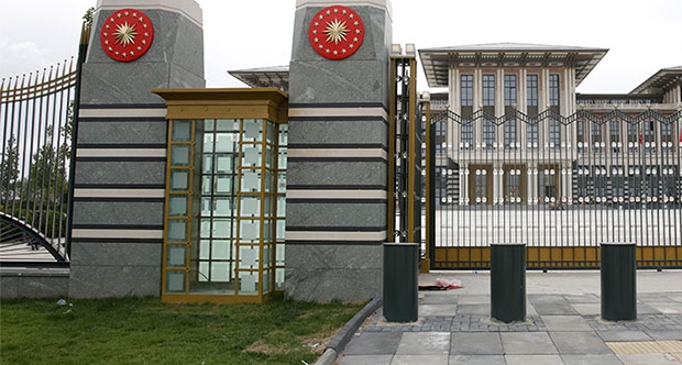 CHP’de Derin Çatlak! Kim Bu Sarayın Adamı?!