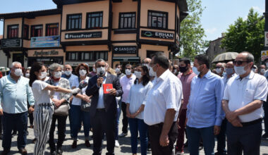 “T3 Hattı’nın akıbetine halk ve esnaf karar versin”