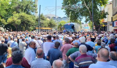 Allah bizleri, sizlere yalan söyleyenlerden eylemesin. Sözünden cayanlardan da eylemesin