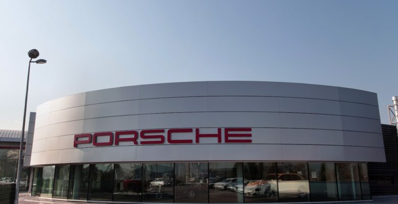 Porsche Center Arca Bursa, yeni konseptiyle kapılarını açtı