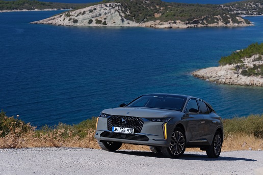 DS AUTOMOBILES’İN YENİ MODELİ, 700 KM’Yİ AŞAN ELEKTRİKLİ MENZİL SUNACAK!