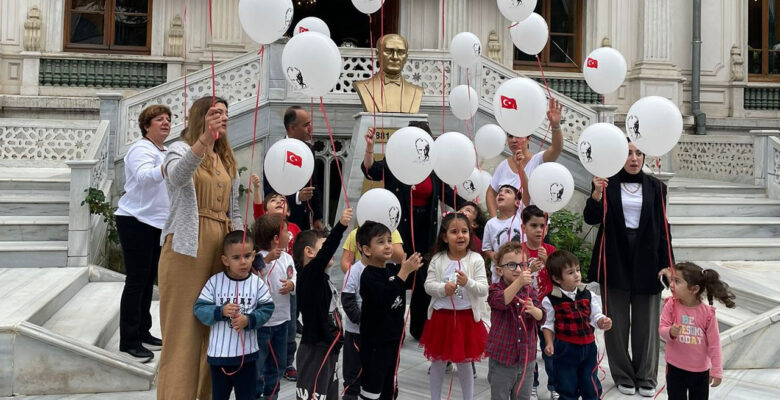 100 bin anaokulu öğrencisi, Cumhuriyet’in 100. yılında gökyüzüne balon uçurdu