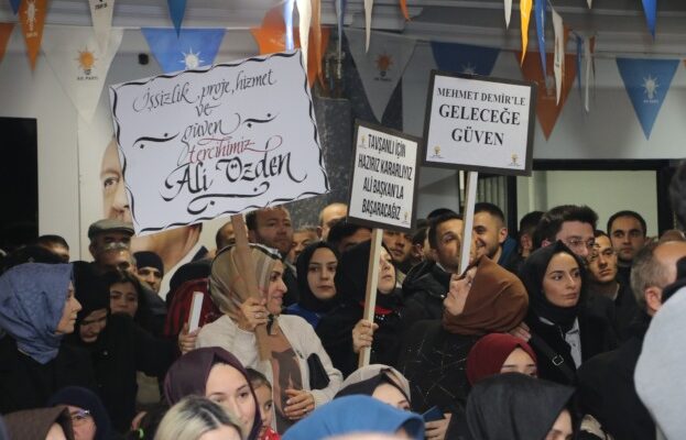 GÜLER “TÜRKİYE YÜZYILI HEDEFLERİ DOĞRULTUSUNDA TAVŞANLI’DA AK PARTİ BELEDİYECİLİĞİ DEVAM ETMELİDİR.”