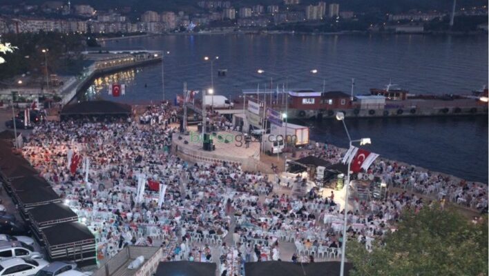 Gemlik Belediyesi Hemşeri Dernekleri Festivali değil, Gemlik Belediyesi Kürtçe Şarkı Festivali!!