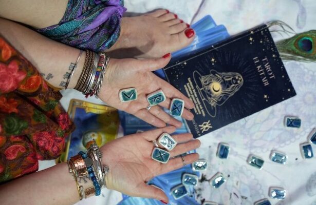 Astrolog Gamze Ersöyler’dan Yeni Çıkan “Tarot El Kitabı” ile Sembolik Dünyaya Yolculuk!