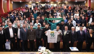 Bursaspor Başkanı Enes Çelik Mudanya Üniversitesi Öğrencilerine Futbolun Değerini Anlattı!