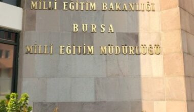 EĞİTİM İŞ; Bursa’dan  daha büyük kentler olmasına rağmen eğitimdeki skandallarda Bursa şehrinin daha çok adının anılması düşünülmesi gereken bir durumdur!