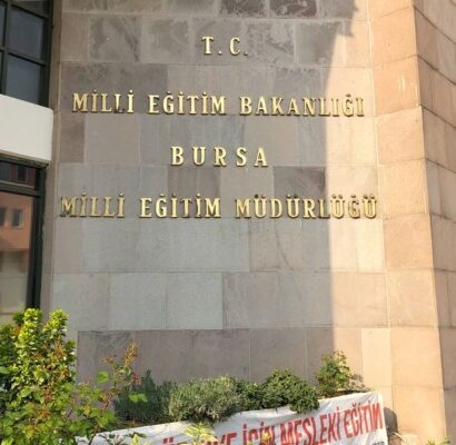 EĞİTİM İŞ; Bursa’dan  daha büyük kentler olmasına rağmen eğitimdeki skandallarda Bursa şehrinin daha çok adının anılması düşünülmesi gereken bir durumdur!