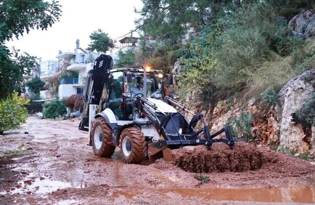 Başkan Uygar Çarban: Finike Halkının Yanındayız, Geçmiş Olsun