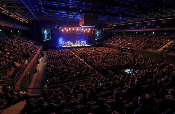 MARIO FRANGOULIS, GÜÇLÜ YORUMU VE EŞSİZ ENERJİSİYLE UNUTULMAZ BİR GECE YAŞATTI