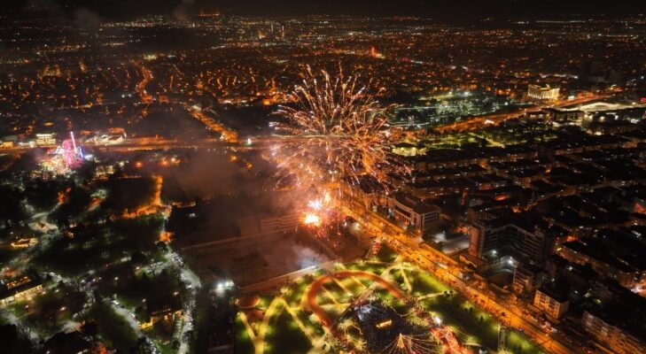 Bursa Yeni Yıl Meydanı’nda yılbaşı coşkusu